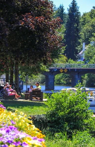 Détente au bord du canal