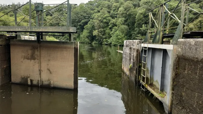 Sortie d'écluse sur le canal du Blavet