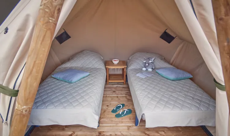 Lodge Moorea 5,5 m² op houten vloer van 11 m² - 1 slaapkamer met 2 bedden van 80/190 . Nieuw in 2022