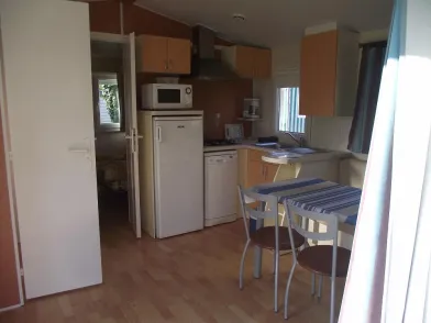 Stacaravan PACIFIQUE 30m² - 2 slaapkamers / Half-schaduwrijk terras