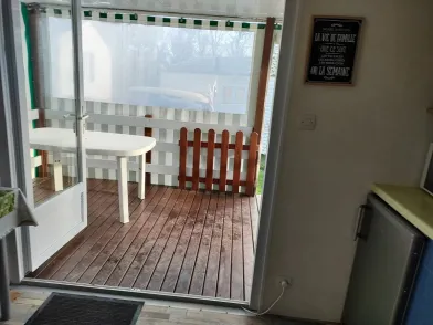 Stacaravan LONDON 24m² / 2 slaapkamers - overdekt terras