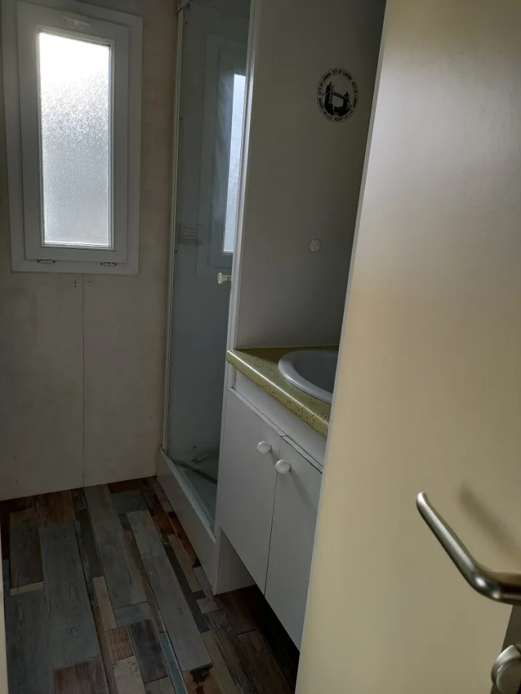 Stacaravan LONDON 24m² / 2 slaapkamers - overdekt terras