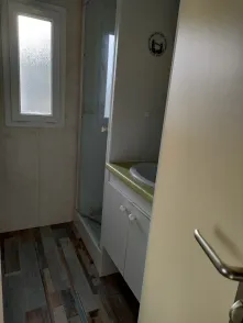 Stacaravan LONDON 24m² / 2 slaapkamers - overdekt terras