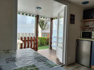 Stacaravan LONDON 24m² / 2 slaapkamers - overdekt terras