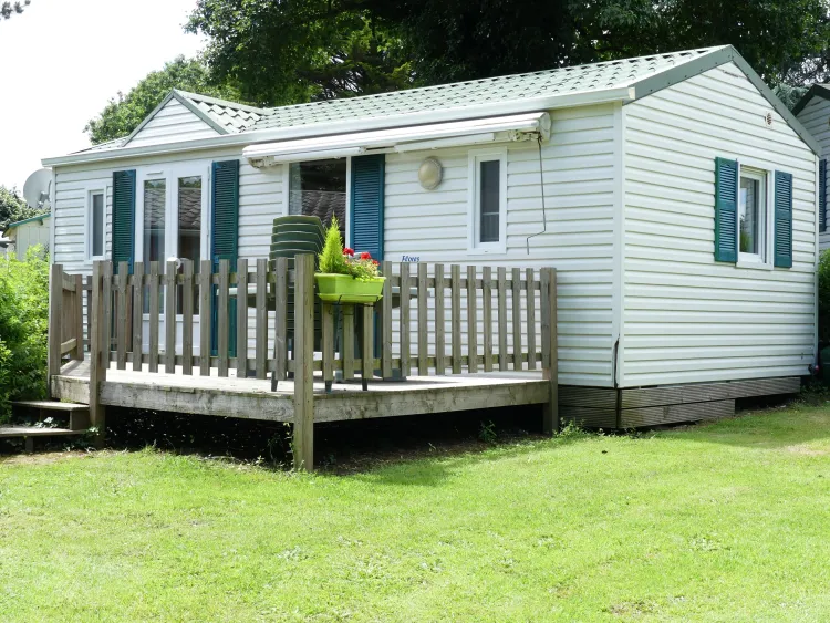 Stacaravan FLORES 32m² / 2 slaapkamers - Half-schaduwrijk terras