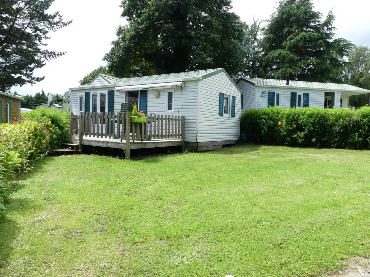 Stacaravan FLORES 32m² / 2 slaapkamers - Half-schaduwrijk terras