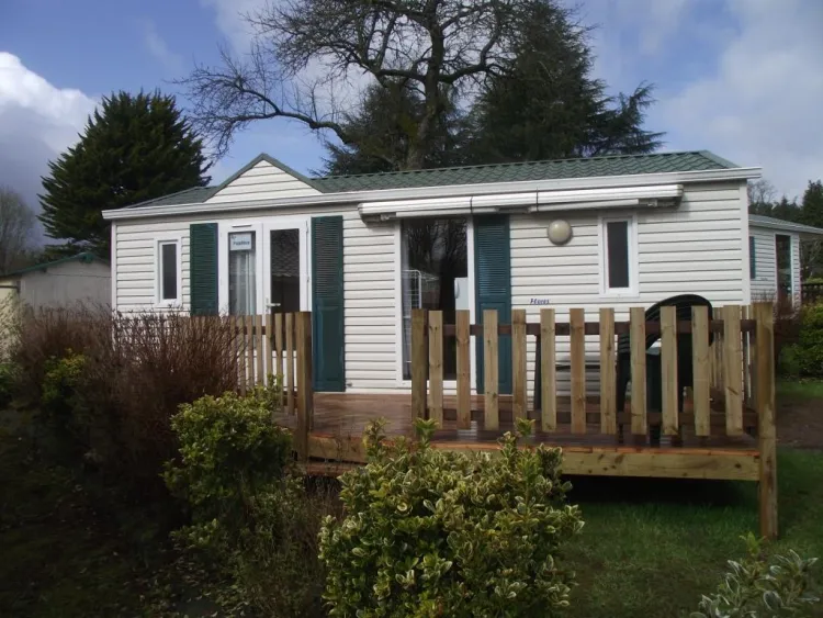 Stacaravan FLORES 32m² / 2 slaapkamers - Half-schaduwrijk terras